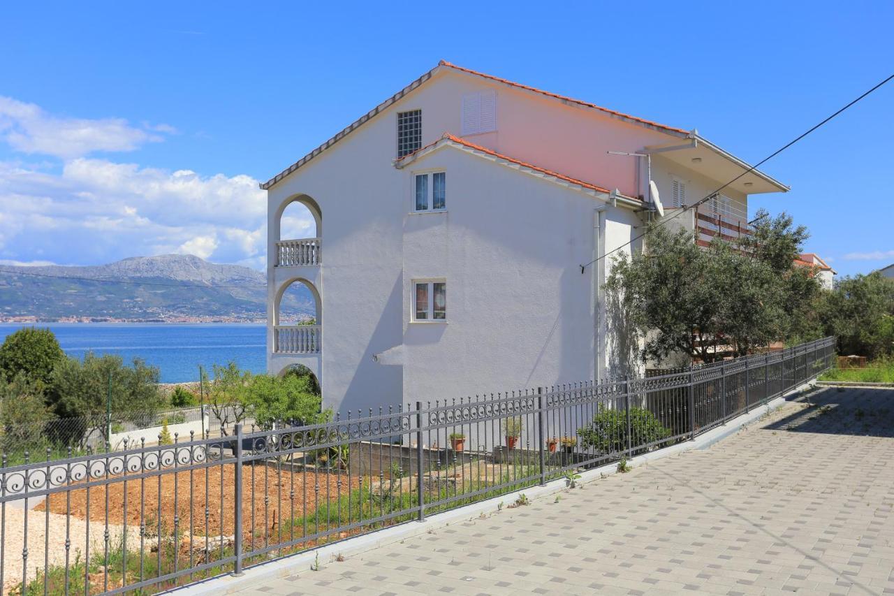 Apartments By The Sea Arbanija, Ciovo - 19527 Trogir Exterior photo